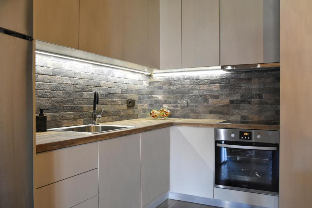 Pepromeno Luxury Apartment In The City Center 卡拉马塔 外观 照片